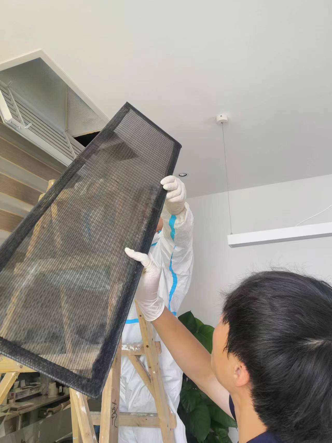 中央空调漏水处理